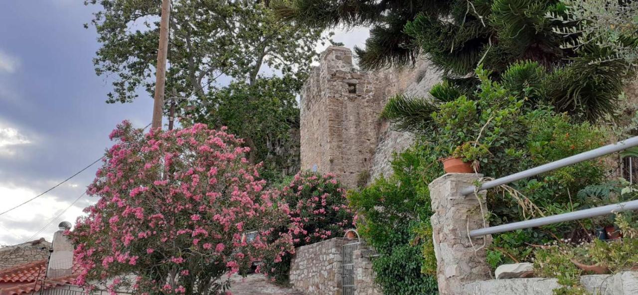 Stone Clock'S House Apartamento Nafpaktos Exterior foto