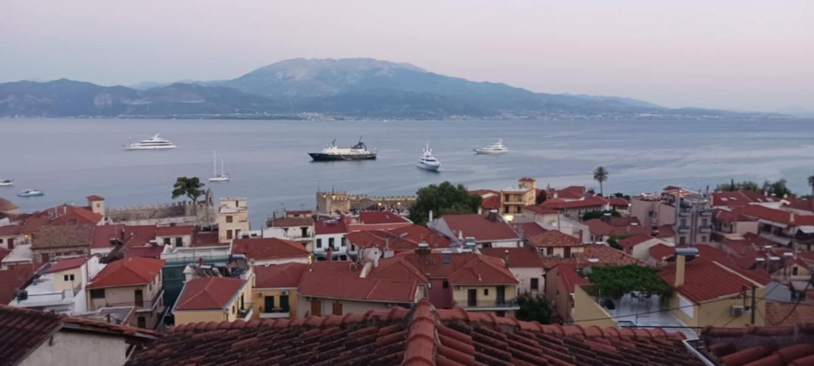Stone Clock'S House Apartamento Nafpaktos Exterior foto