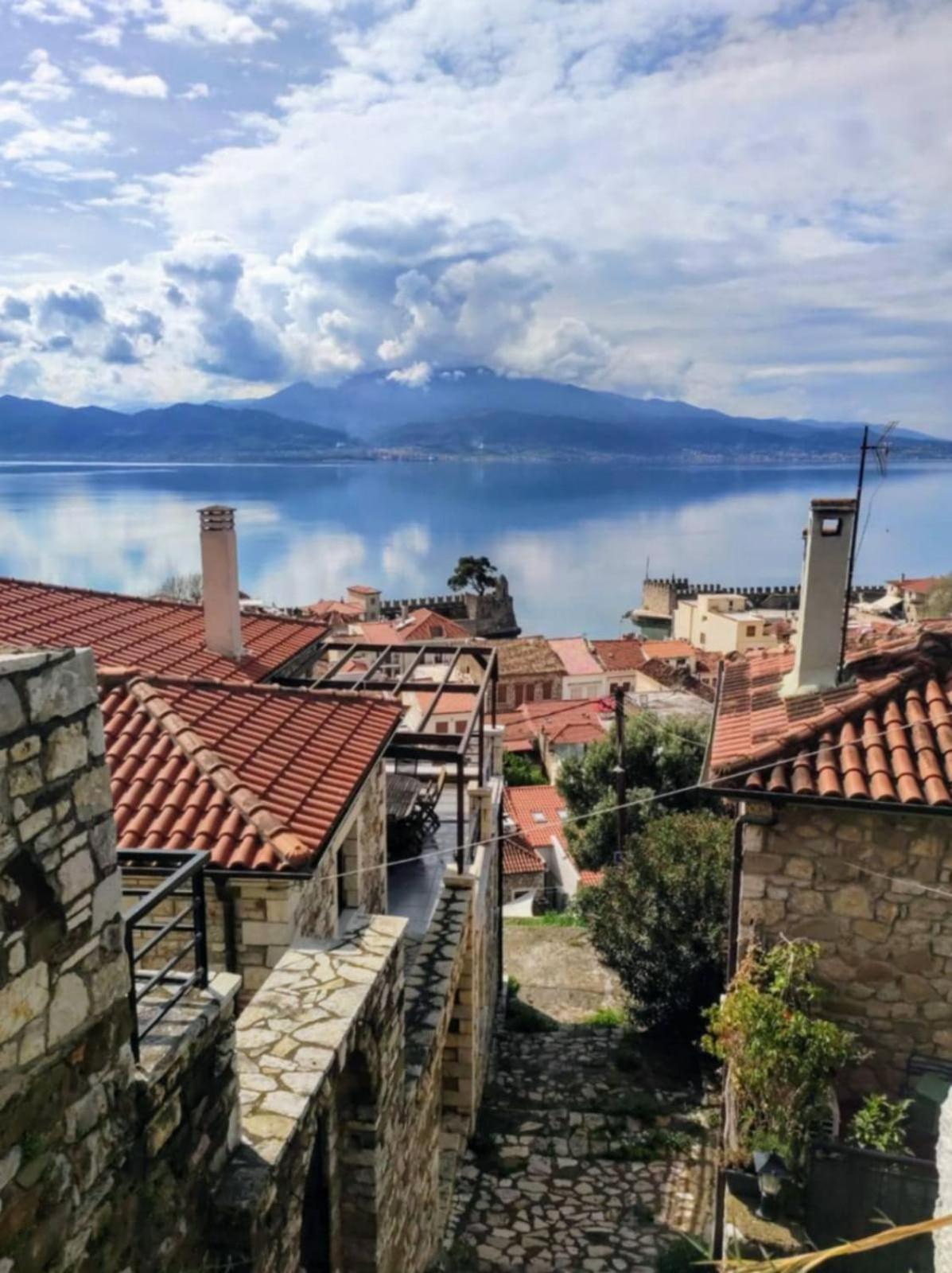 Stone Clock'S House Apartamento Nafpaktos Exterior foto